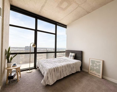 235 W Van Buren Street - Photo Thumbnail 4