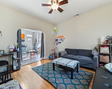 928 S Claremont Avenue - Photo Thumbnail 5