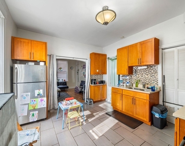 928 S Claremont Avenue - Photo Thumbnail 1