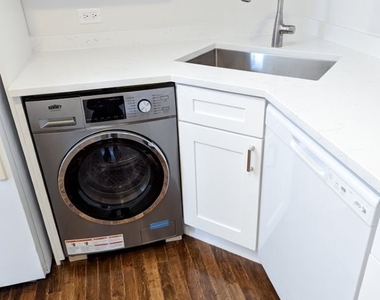 2633 W Haddon Avenue - Photo Thumbnail 2