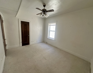 6229 N Claremont Avenue - Photo Thumbnail 8