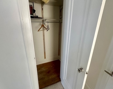 6229 N Claremont Avenue - Photo Thumbnail 13