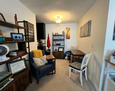 619 W Stratford Place - Photo Thumbnail 5