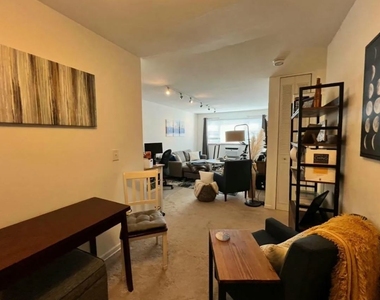 619 W Stratford Place - Photo Thumbnail 9