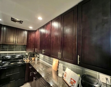 619 W Stratford Place - Photo Thumbnail 10