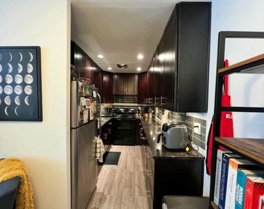 619 W Stratford Place - Photo Thumbnail 6