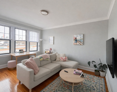 2344 W Addison Street - Photo Thumbnail 1