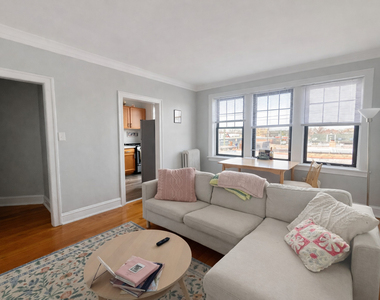2344 W Addison Street - Photo Thumbnail 2