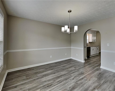 658 Castlebrooke Way - Photo Thumbnail 5