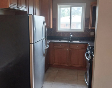 629 W 65th Street W - Photo Thumbnail 2