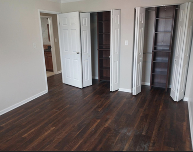 629 W 65th Street W - Photo Thumbnail 6