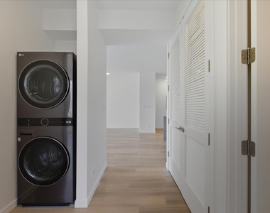 204 S Leavitt Street - Photo Thumbnail 18
