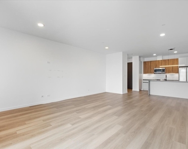 204 S Leavitt Street - Photo Thumbnail 3