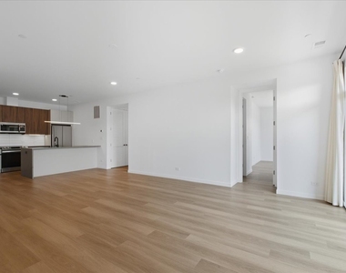 204 S Leavitt Street - Photo Thumbnail 2