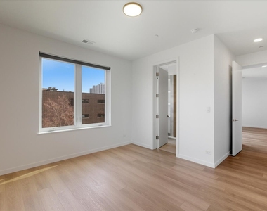 204 S Leavitt Street - Photo Thumbnail 9