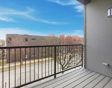 204 S Leavitt Street - Photo Thumbnail 5