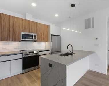 204 S Leavitt Street - Photo Thumbnail 6