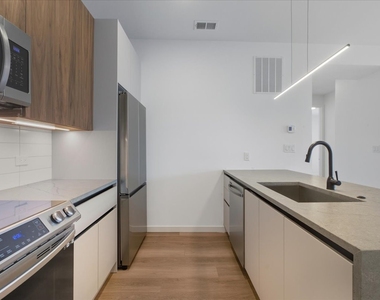 204 S Leavitt Street - Photo Thumbnail 7
