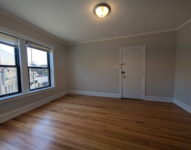 2714 N Spaulding Avenue - Photo Thumbnail 3