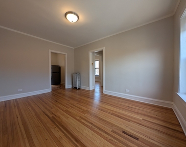 2714 N Spaulding Avenue - Photo Thumbnail 2