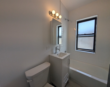 2714 N Spaulding Avenue - Photo Thumbnail 5