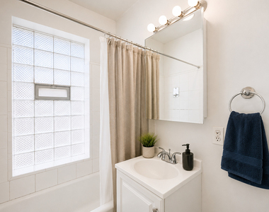 652 W Oakdale Avenue - Photo Thumbnail 5