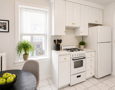 652 W Oakdale Avenue - Photo Thumbnail 6