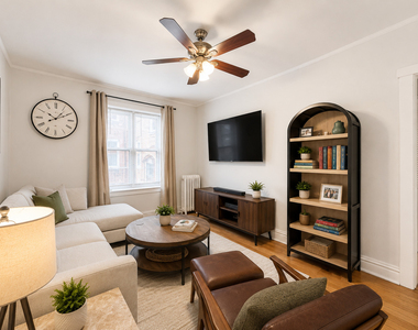 652 W Oakdale Avenue - Photo Thumbnail 1