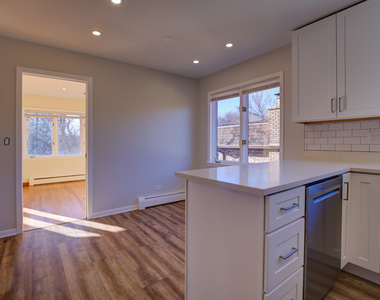 5715 N Cicero Avenue - Photo Thumbnail 3