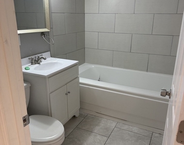 125 E North Avenue - Photo Thumbnail 3