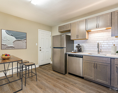 7005 W Gunnison Street - Photo Thumbnail 5