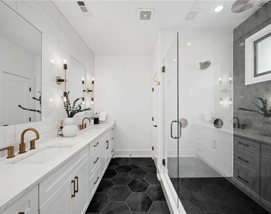 94 Whitefoord Avenue Ne - Photo Thumbnail 5