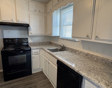 2925 Dubuque Street - Photo Thumbnail 2