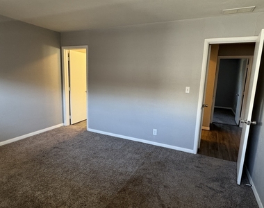 2925 Dubuque Street - Photo Thumbnail 9
