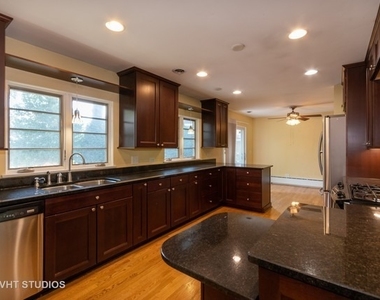 410 Prairie Avenue - Photo Thumbnail 7