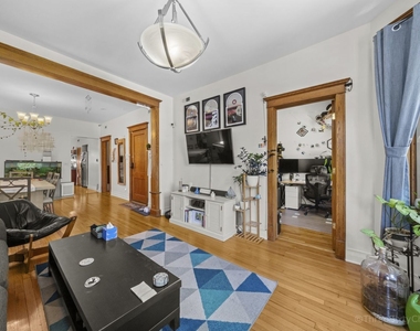 2254 N Avers Avenue - Photo Thumbnail 4