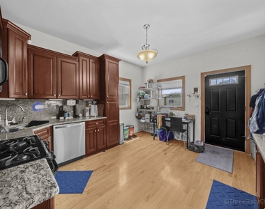 2254 N Avers Avenue - Photo Thumbnail 8