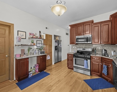 2254 N Avers Avenue - Photo Thumbnail 9