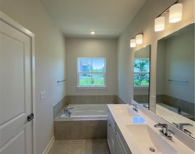 942 Sugar Vista Circle - Photo Thumbnail 10