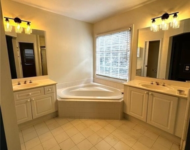 3055 Ivey Oaks Lane - Photo Thumbnail 11