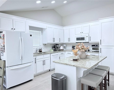 138 Livingston Court - Photo Thumbnail 7