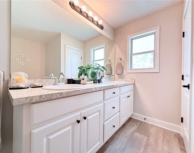 138 Livingston Court - Photo Thumbnail 13