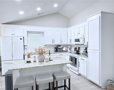 138 Livingston Court - Photo Thumbnail 8