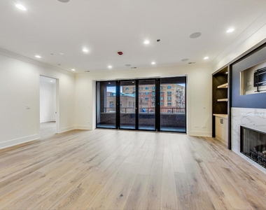 4920 N Lincoln Avenue - Photo Thumbnail 2
