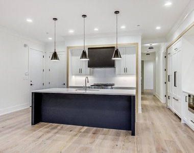 4920 N Lincoln Avenue - Photo Thumbnail 4