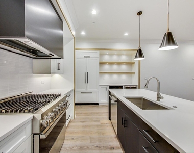 4920 N Lincoln Avenue - Photo Thumbnail 3