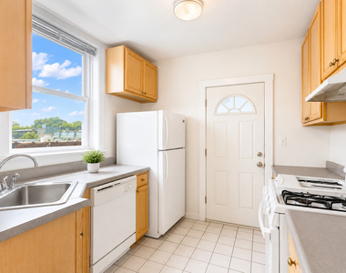 6414 N Newgard Avenue - Photo Thumbnail 2