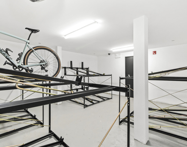 153 W Ohio Street - Photo Thumbnail 7