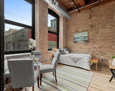 153 W Ohio Street - Photo Thumbnail 3