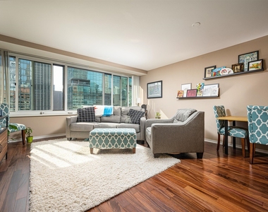 211 E Ohio Street - Photo Thumbnail 2